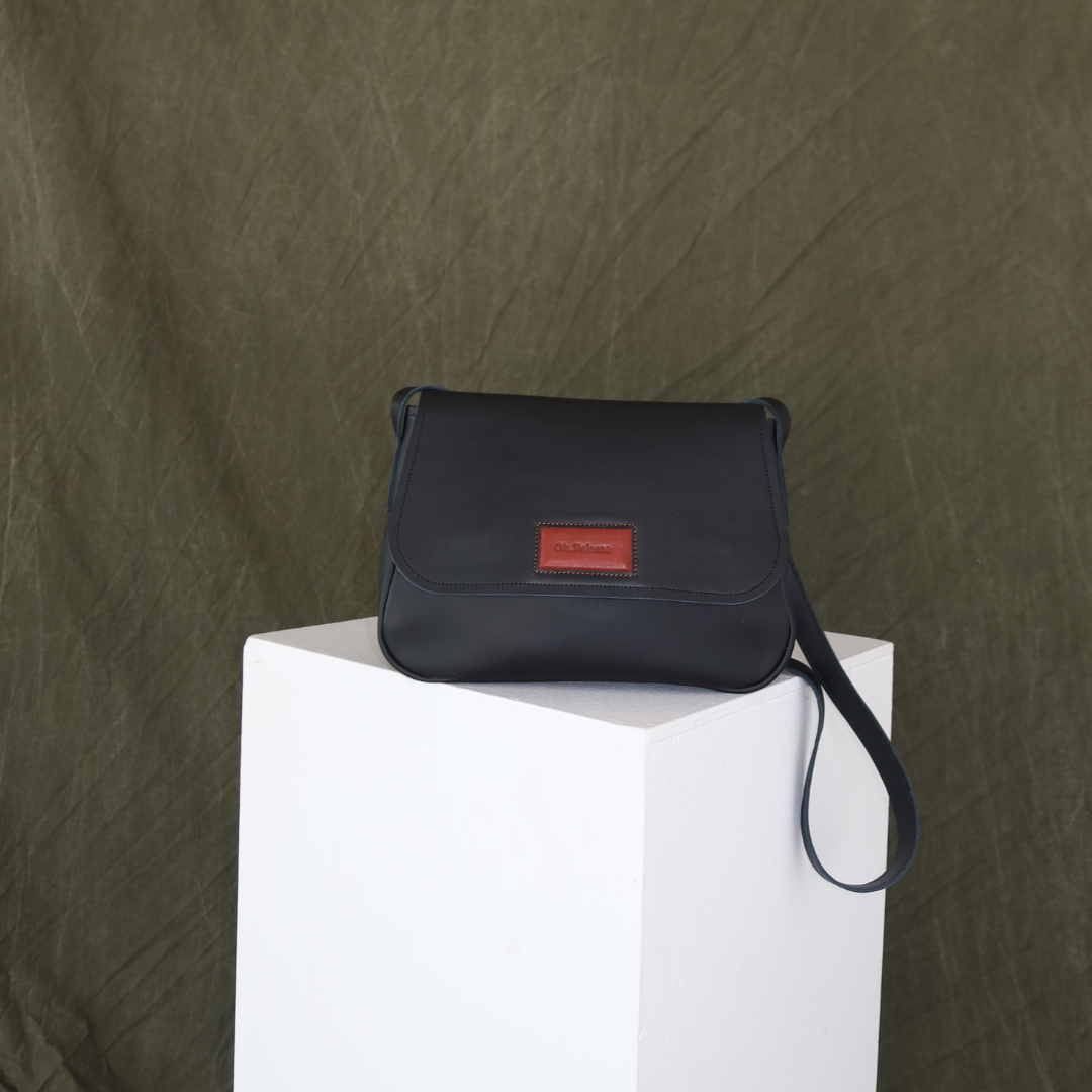 Paloma Classic in Black