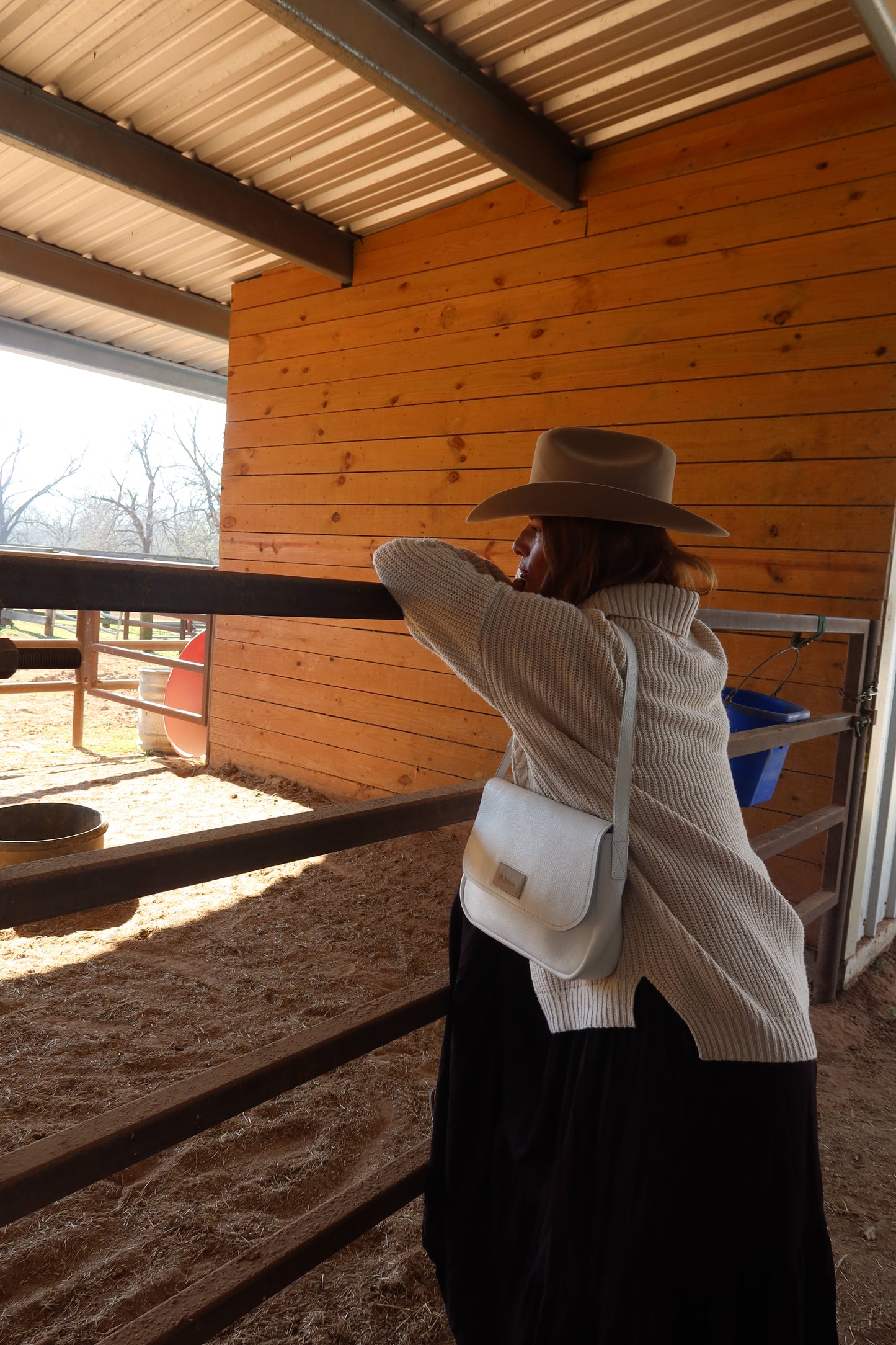 Paloma Shoulder Classic in white