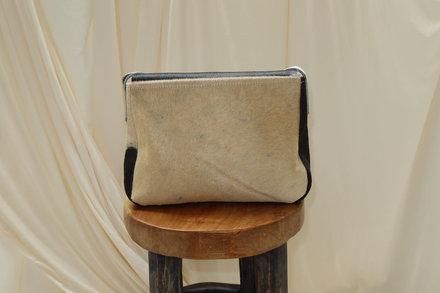 Paloma Shoulder Classic in Hide