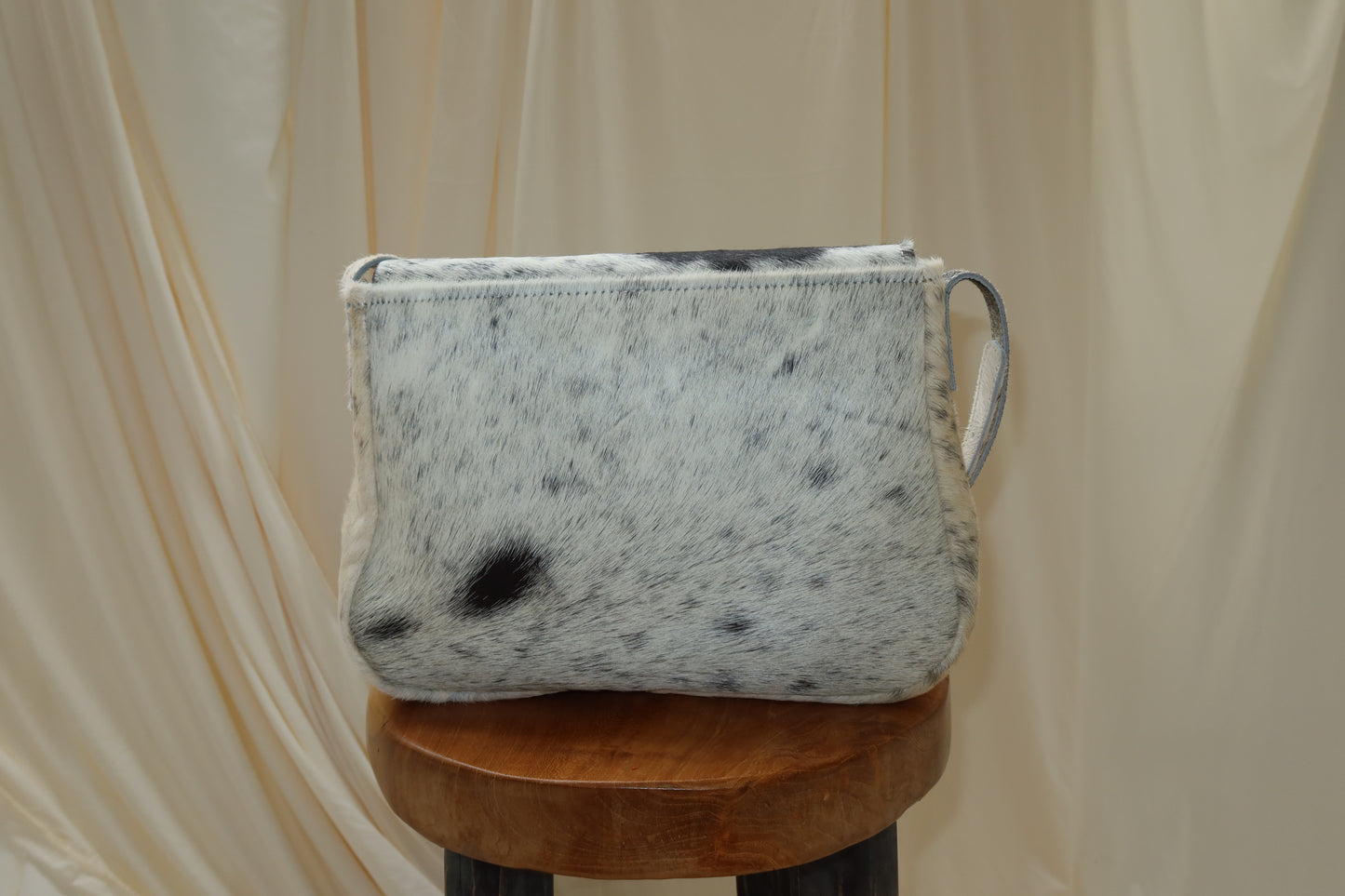 Paloma Shoulder Classic in Hide