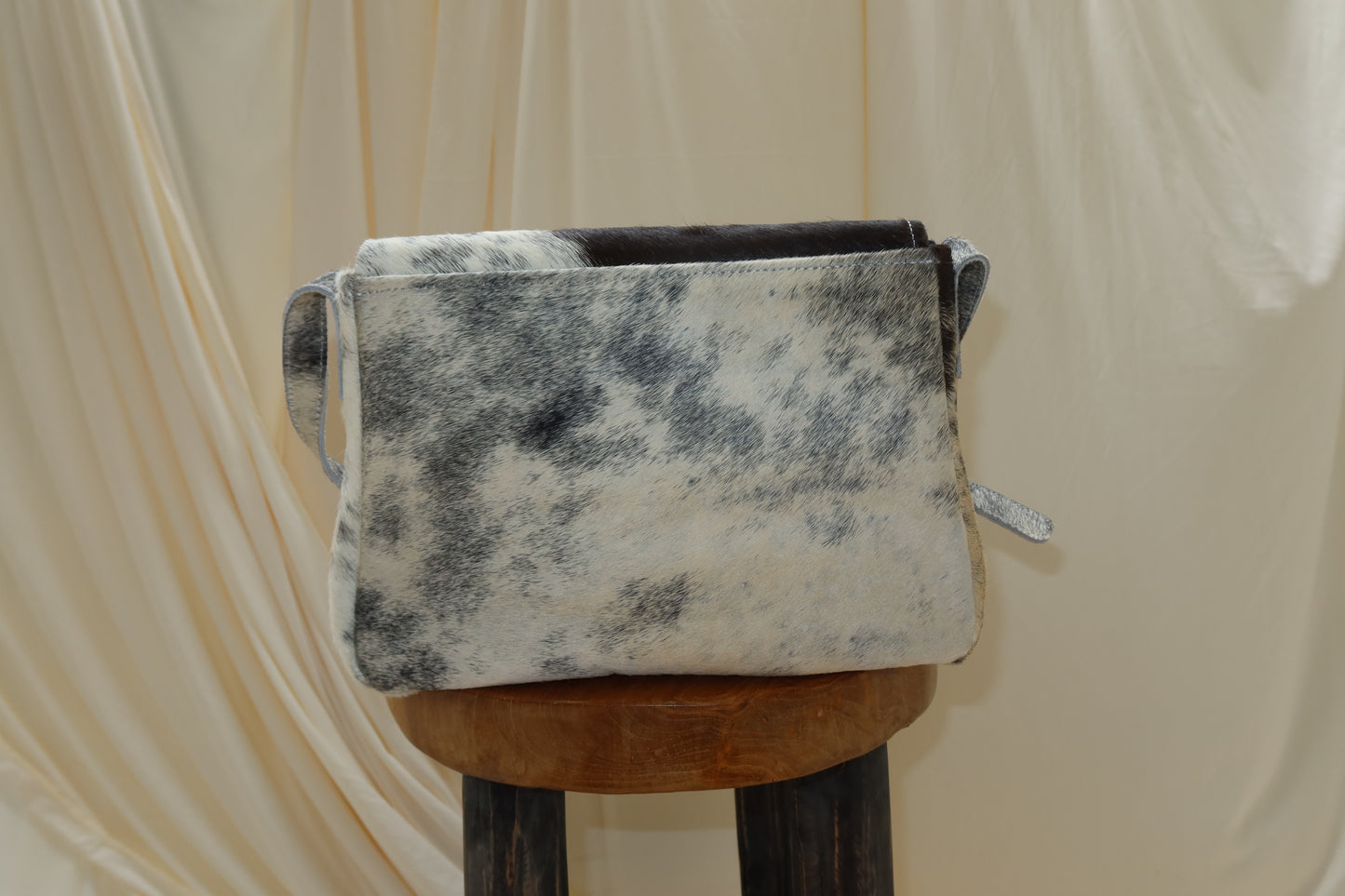 Paloma Shoulder Classic in Hide