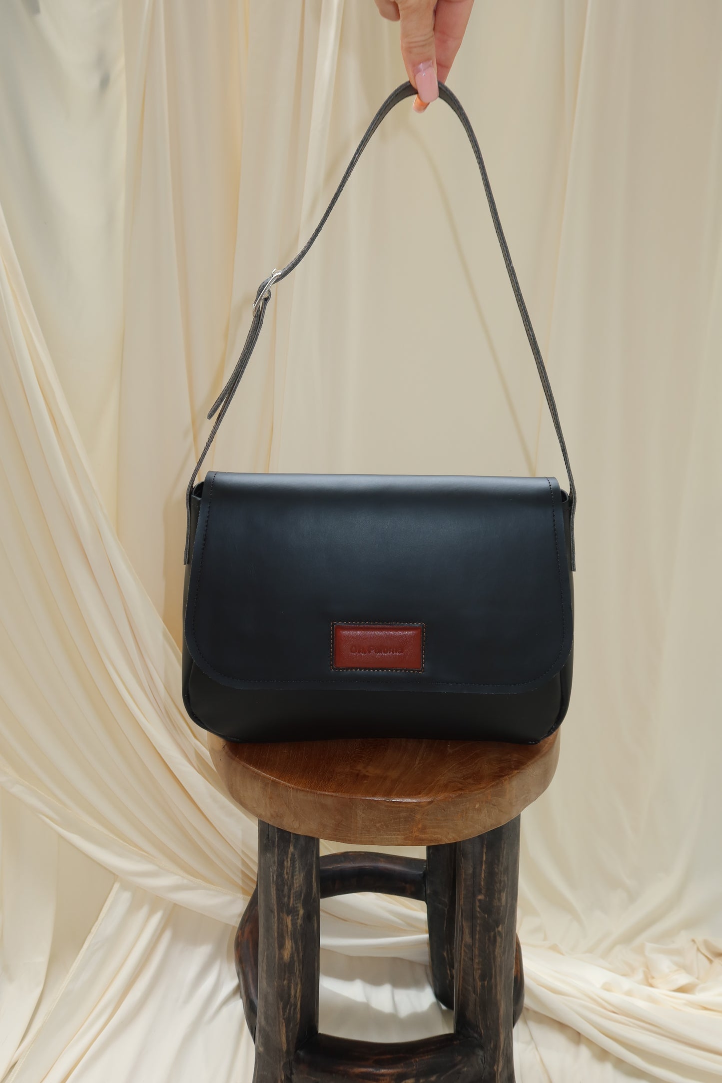 Paloma Classic in Black SHOULDER STRAP