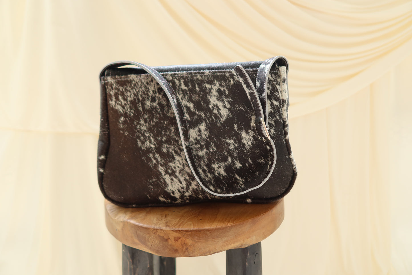 Paloma Shoulder Classic in Hide