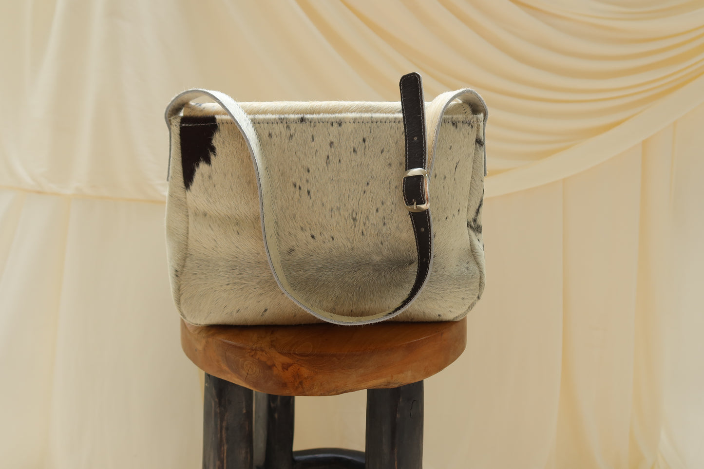 Paloma Shoulder Classic in Hide