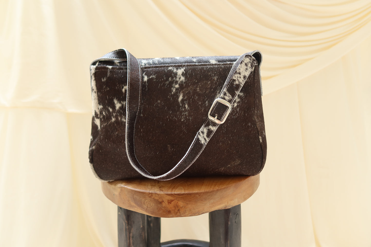 Paloma Shoulder Classic in Hide