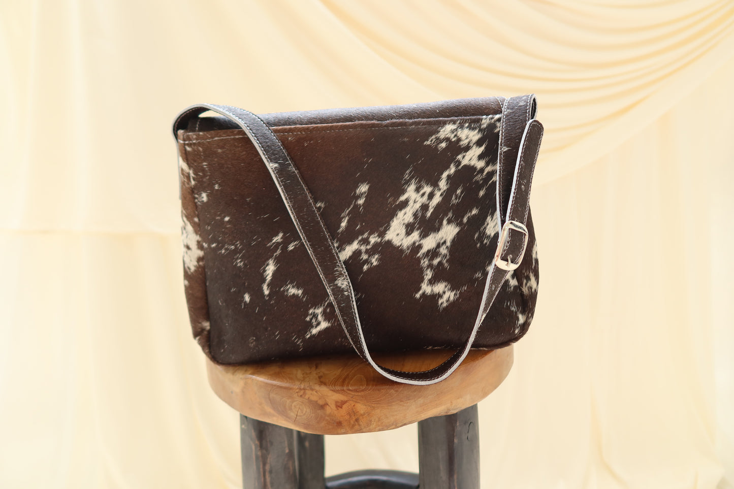 Paloma Shoulder Classic in Hide