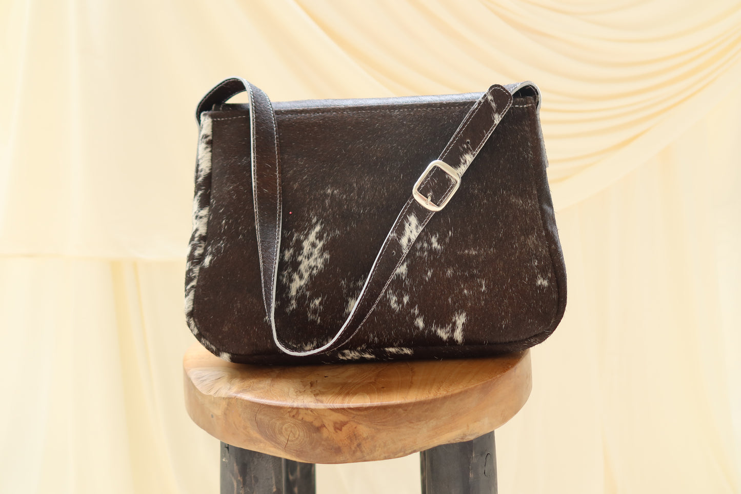 Paloma Shoulder Classic in Hide