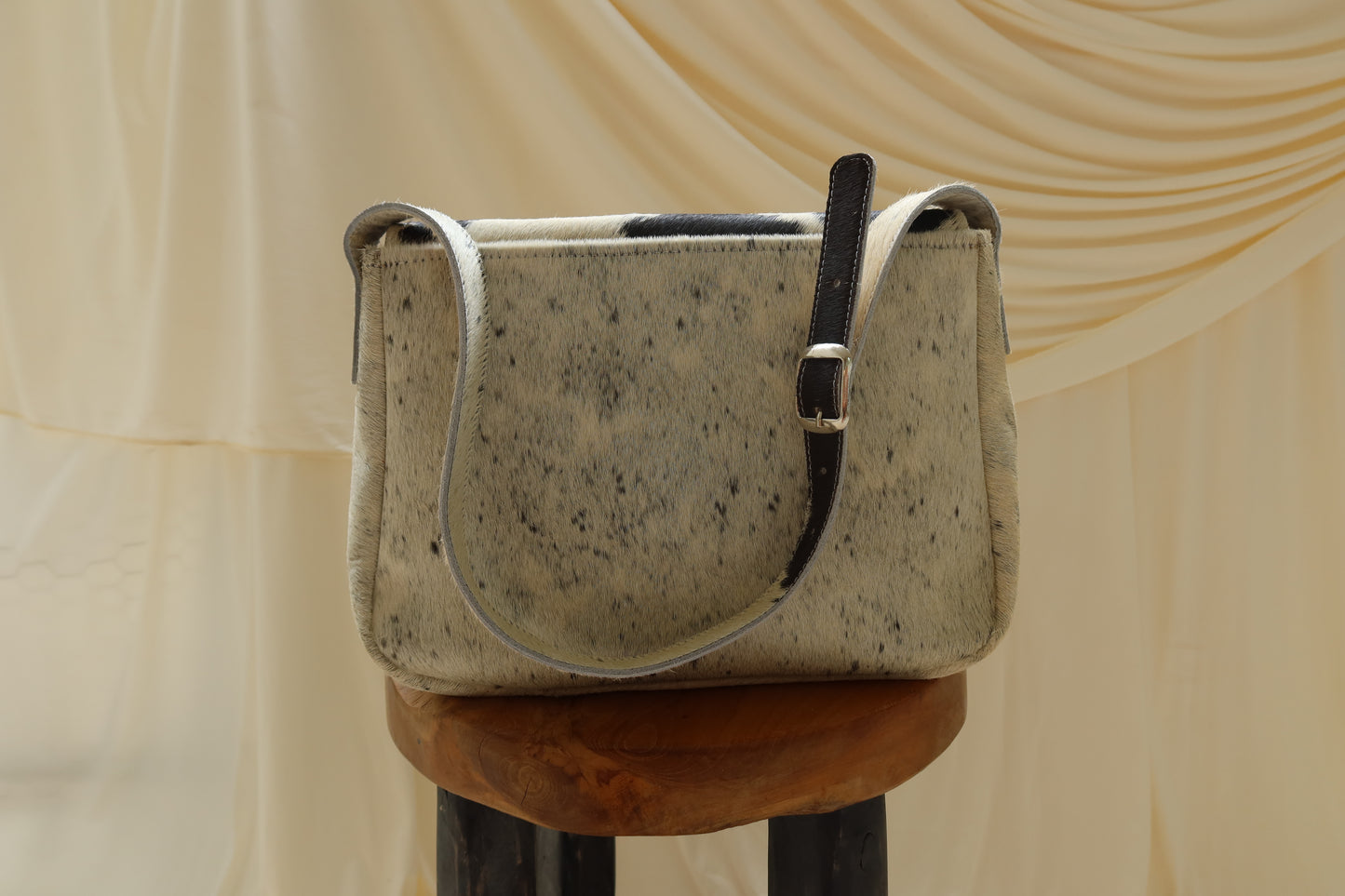 Paloma Shoulder Classic in Hide